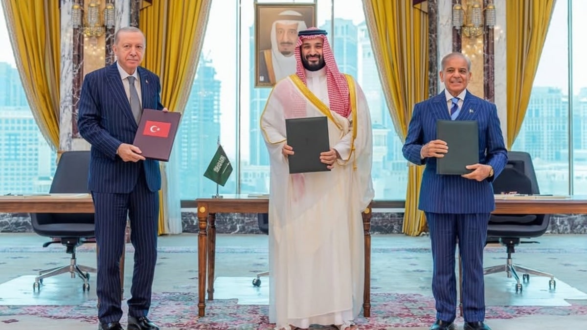 US Congressman Calls Makkah Defense Agreement 'NATO of Middle East'