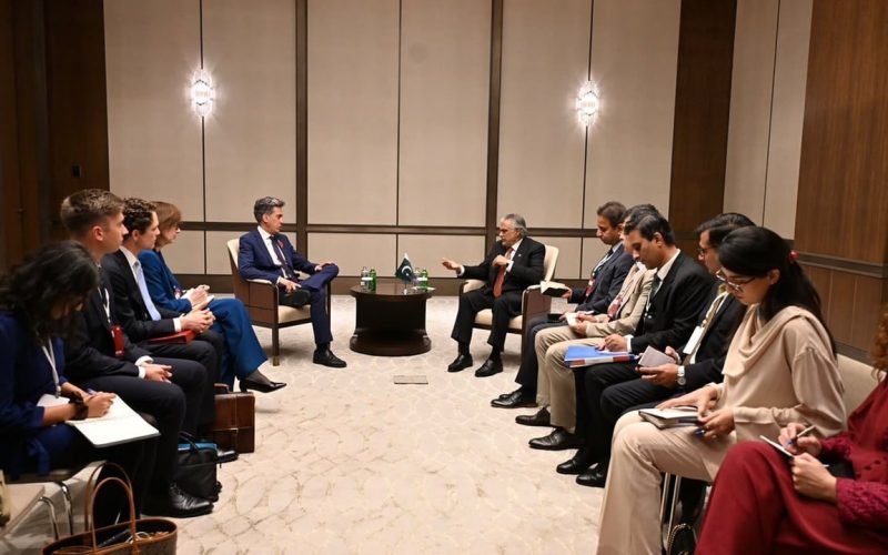 Khawaja Asif Gives UK Foreign Secretary Ed Miliband a Lesson in Etiquette